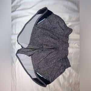 Lululemon Hotty Hot Low- Rise Lined short 2.5”